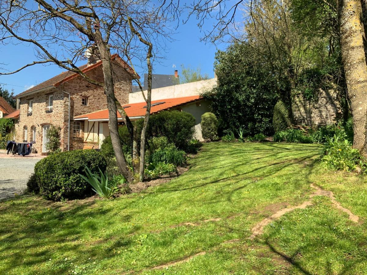 Le Moulin De La Castellerie Bed & Breakfast Moon-sur-Elle Exterior photo