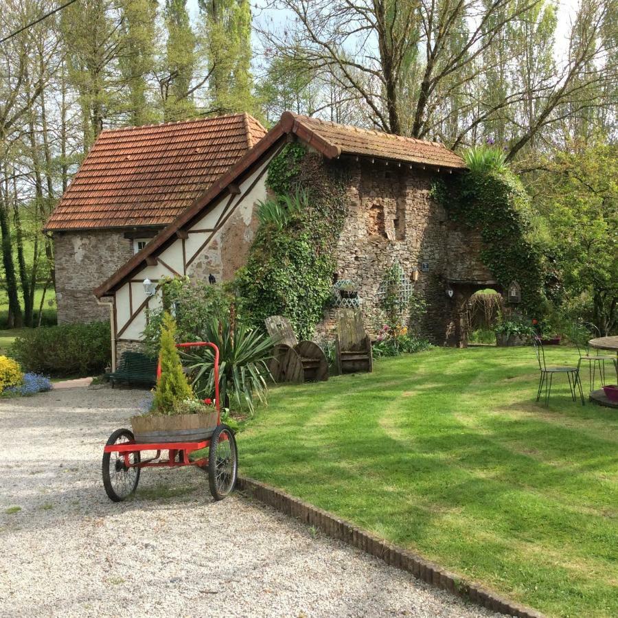 Le Moulin De La Castellerie Bed & Breakfast Moon-sur-Elle Exterior photo