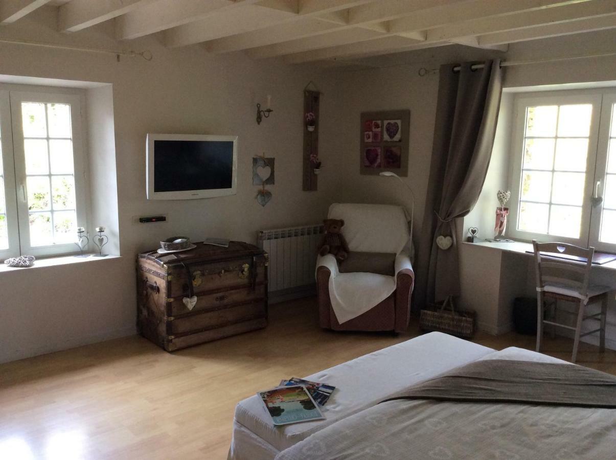 Le Moulin De La Castellerie Bed & Breakfast Moon-sur-Elle Exterior photo