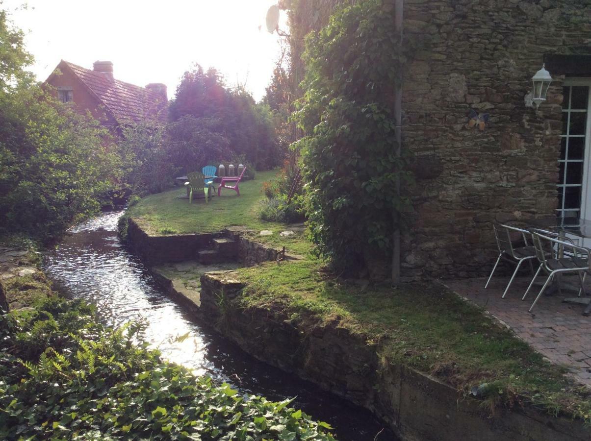 Le Moulin De La Castellerie Bed & Breakfast Moon-sur-Elle Exterior photo